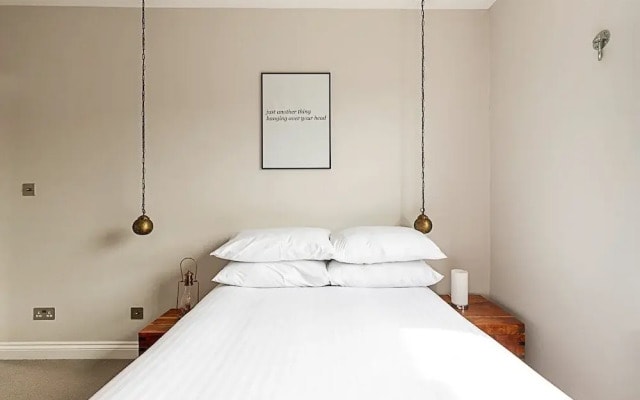 Rustic and Contemporary Haven in Brixton