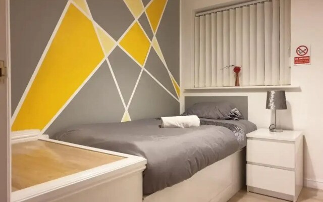 Charming Liverpool Home With Gardens and Parking