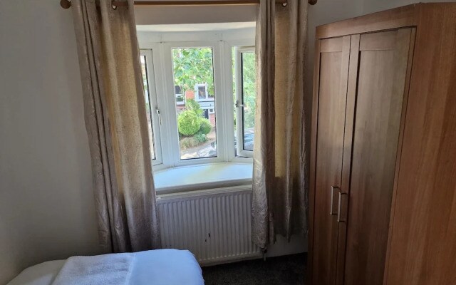 Lovely 4-bed House in Nottingham- Mapperly Park