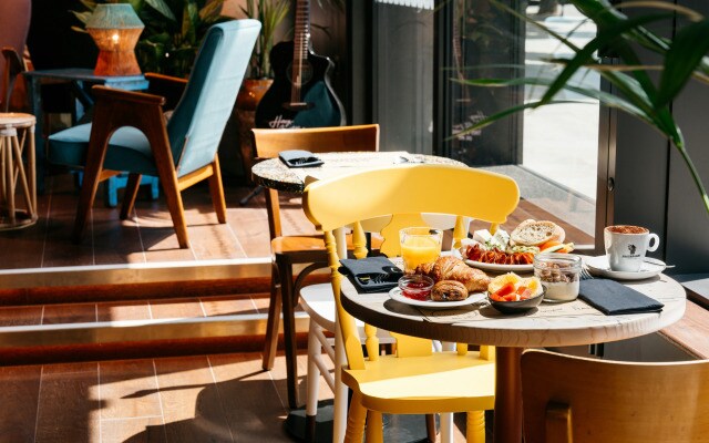 Ruby Zoe Hotel London by IHG