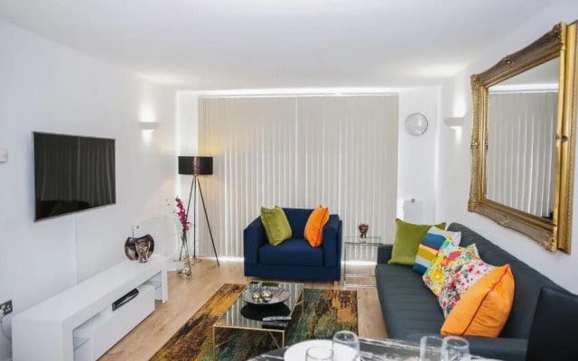 Riverside 2 Bed Apartment
