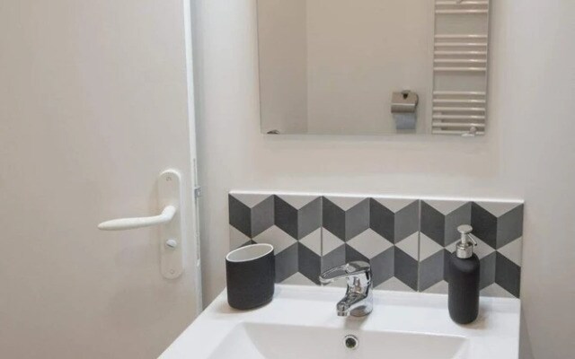Charming Apartment Near Montmartre
