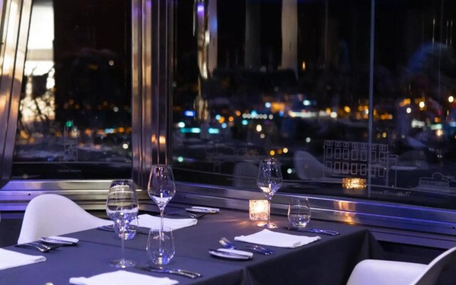 Sky Suite Hotel