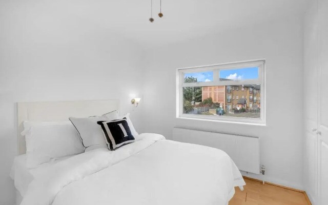 4 Bed - Sleeps 8 - Free Parking - Garden