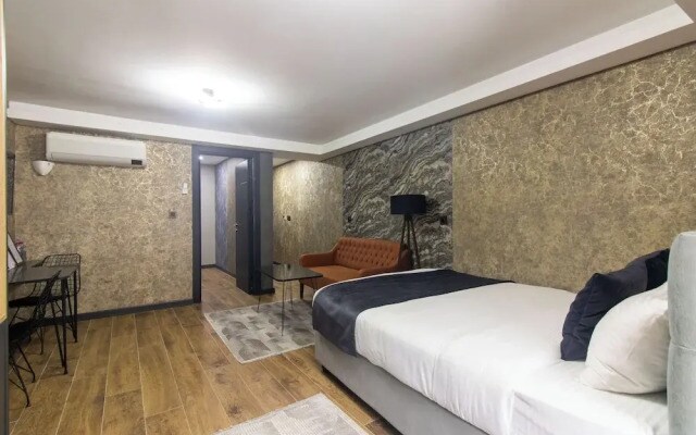 Nomad Hub Istanbul Suit