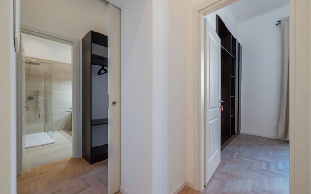 Stylish 2-Bedroom Stays near Colosseum