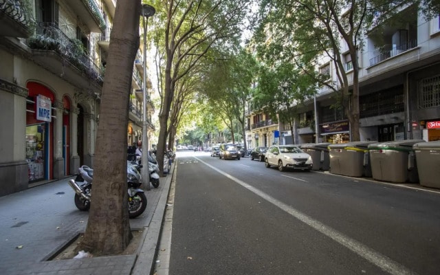 51FLO4-Well located apartment in Sant Antoni