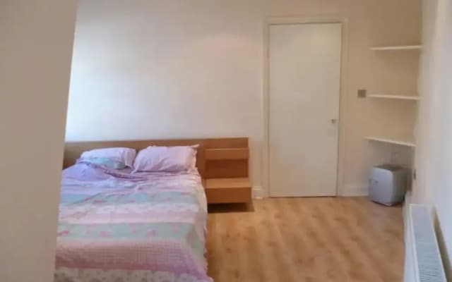 Modern 1 Bedroom Flat With Great Transport Links