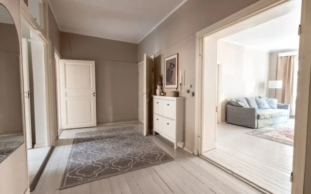 2ndhomes Bright & Spacious 5BR Apartment