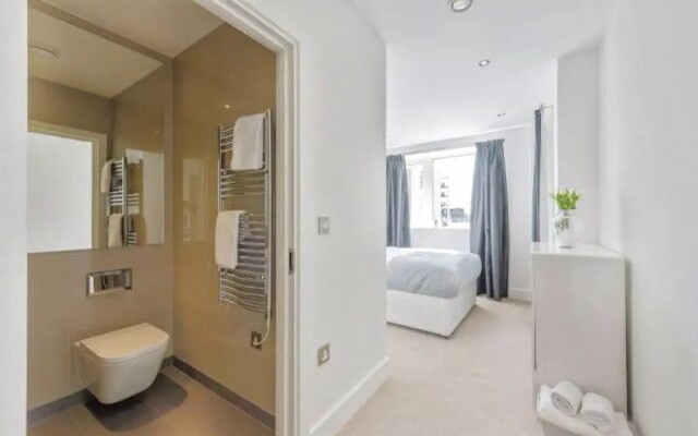 Flying Butler Greenwich Apartment
