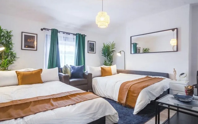 Spacious 2BR Maisonette 2 Baths Huge Lounge