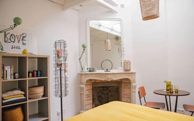 Cozy, Well-equipped Studio in Montmartre for 2!