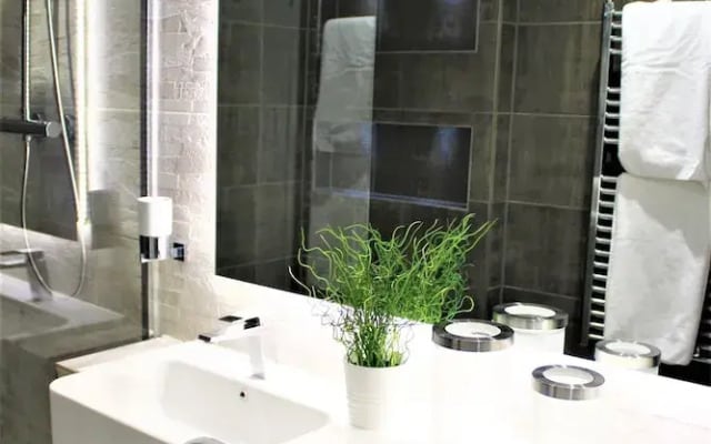 One Bed Penthouse Apartment in City Road