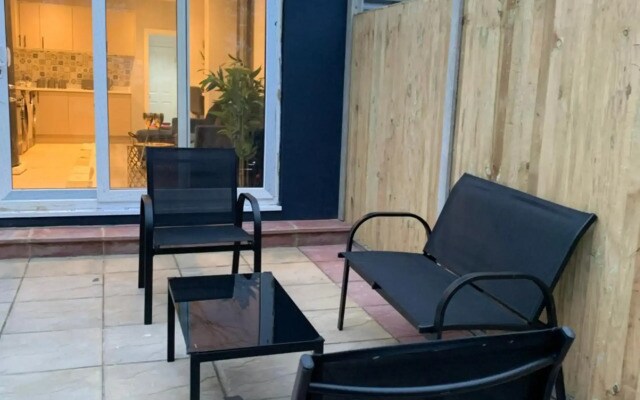 Beautiful Studio apartment in a house with parking