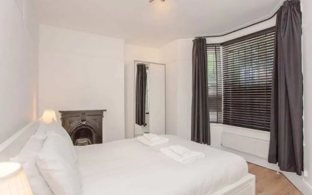 2 Bedroom Flat In Highbury