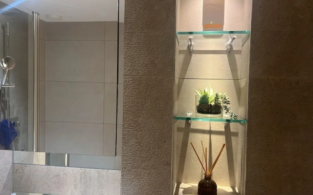 Impeccable 1-bed Apartment