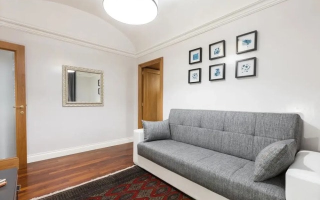 Modern and Elegant Flat Near Termini Station