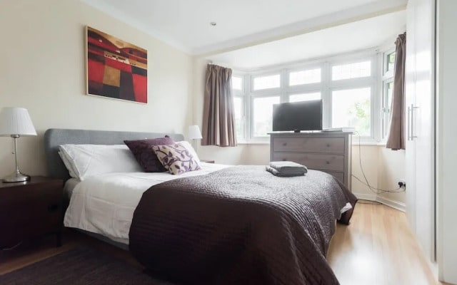 Lovely 3 bed house close to central