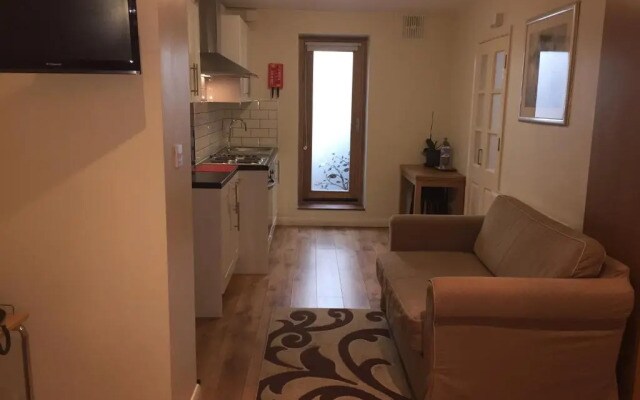 Lyall Apartment Hotel