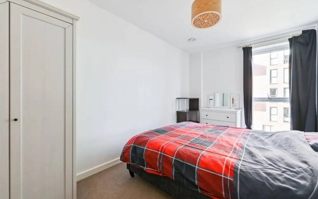 2-bed Apartment Only 15 Mins From Central London