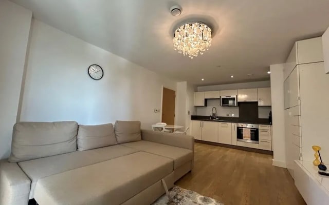 1-bed Apt, Sleeps 4, Central To Shops & Transport