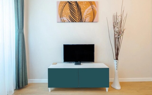 Spectacular Flat Near Bull Statue in Kadikoy