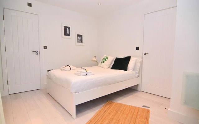 MACARENA WHARF Apartments