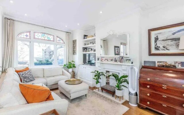 Luxury 3-bed Apartment in Central London