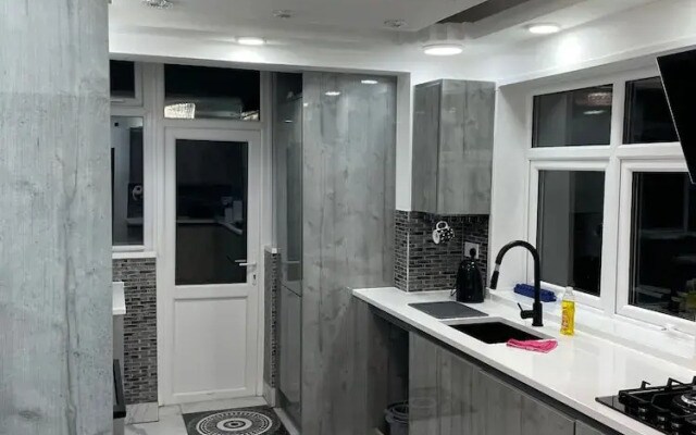 Manchester - 1 Bed- Garden - Parking