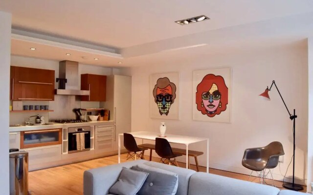 Bright and Colourful Flat With Balcony Near Regents Canal