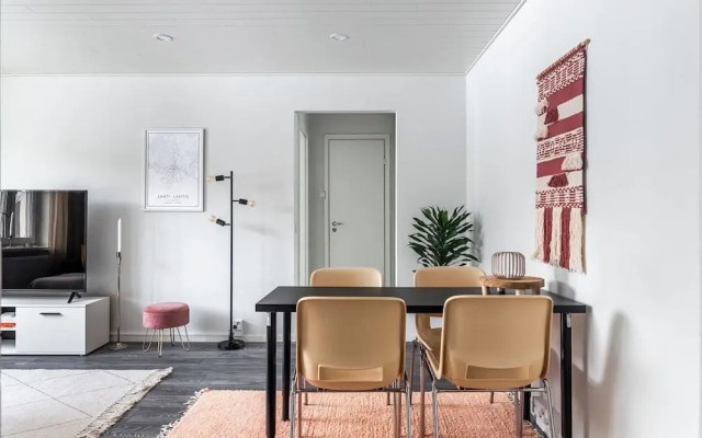 Bright 1BR Apartment next to the Beach