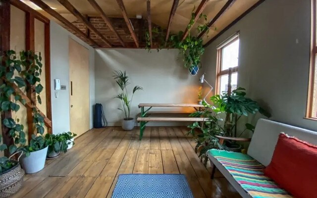 Bright, Spacious Two-bed in Hackney