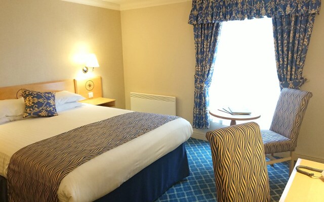 The Queens Hotel & Victoria Cloisters