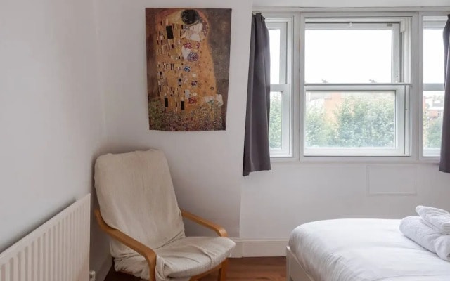 Comfy And Bright 2Br Home In West Kensington Fits 4