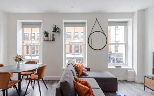 The Foley Residence I - Fitzrovia - by Frankie