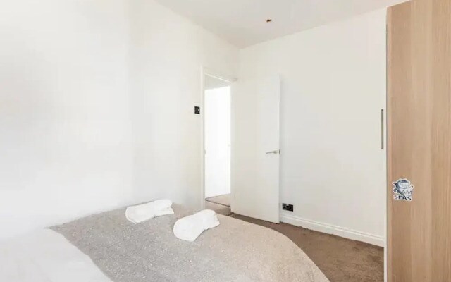 Charming 3-bed Apartment in London