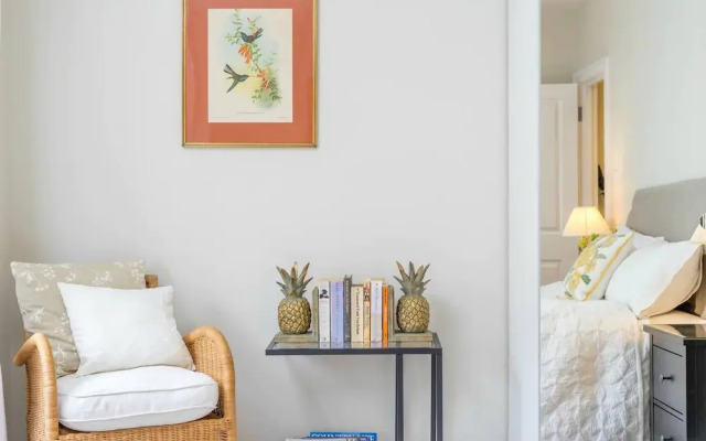 Bright Flat for 6, Near Victoria and Warwick sq