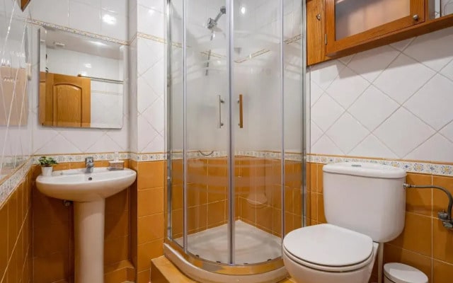 La Latina Sol. Espacioso apartamento, 12 pax