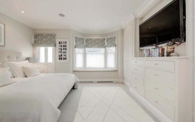 Stunning 4 bed Fulham Home With Garden