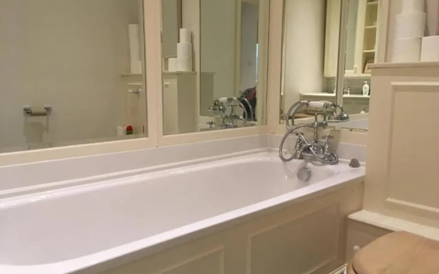 Large 2 Bedroom 2 Bathroom Apartment in Westminster