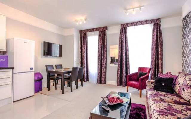 1-bedroom modern flat just off Oxford st