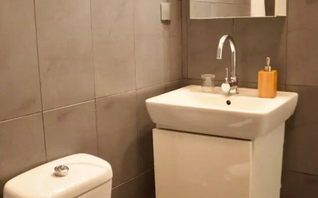 1 Bedroom Flat In Central Marais