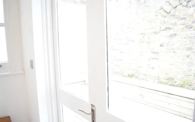 Stylish 2 Bedroom Apartment With Terrace