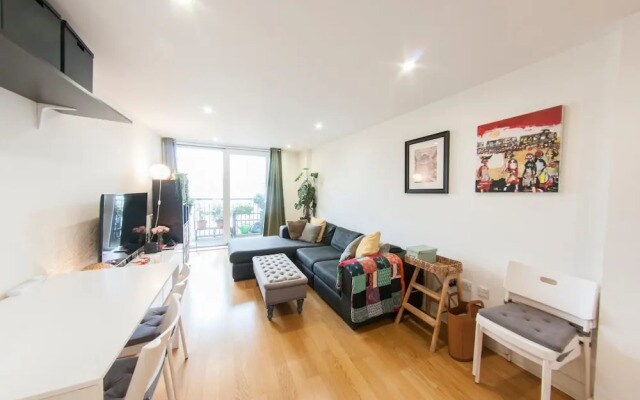 Quiet, Spacious 1BR Hackney Central Flat for 3