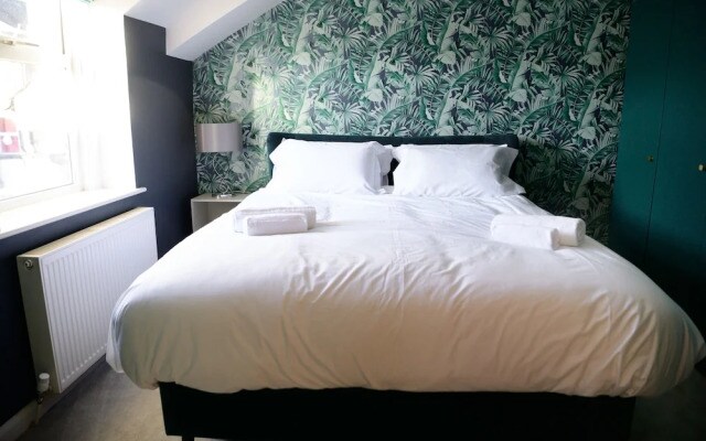 Luxurious Tranquil Four Bedroom Retreat in Buxton