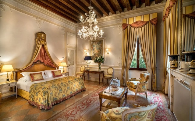 Villa Franceschi Hotel & Resort