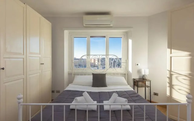 Rental in Rome Pyramid View Apartment