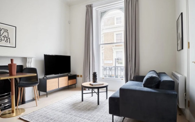 Sonder Kensington Town House
