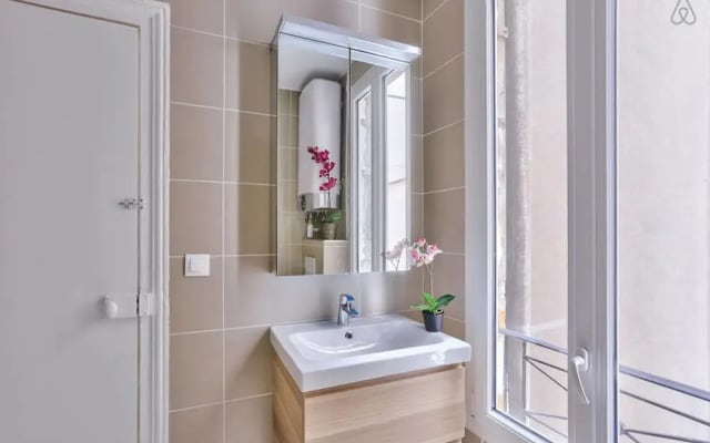 Family Apartment in Buttes Chaumont