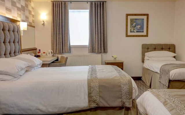 Best Western Plus Pastures Hotel